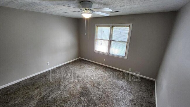 Building Photo - 806 Wilson Cir SW