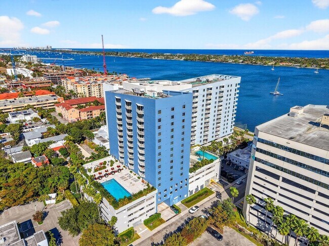 Building Photo - 1551 N Flagler Dr