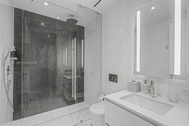 Building Photo - 300 Biscayne Blvd Way