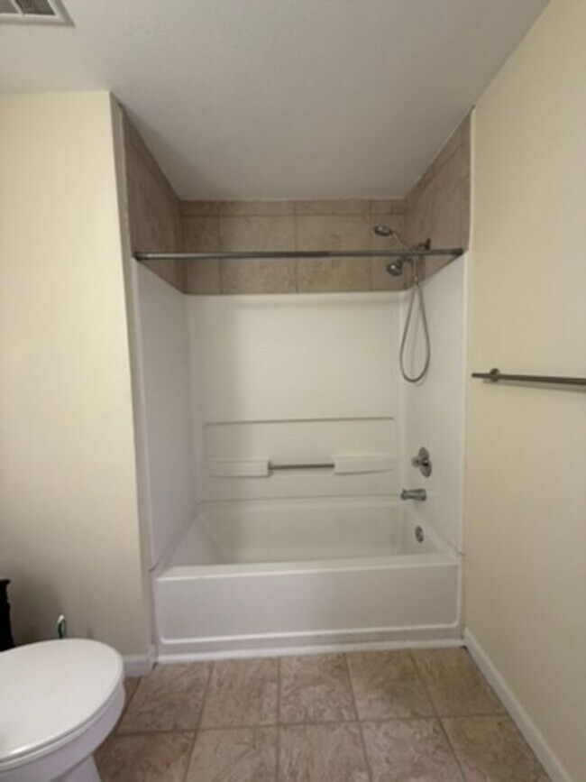Building Photo - 25% OFF FIRST MONTH'S RENT -- Updated 2 Bedroom First Floor Condo