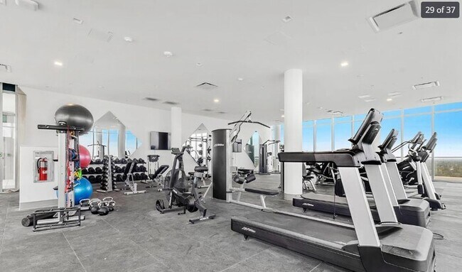 Building Photo - BEAUTIFUL Luxury Condo in Downtown St Pete...