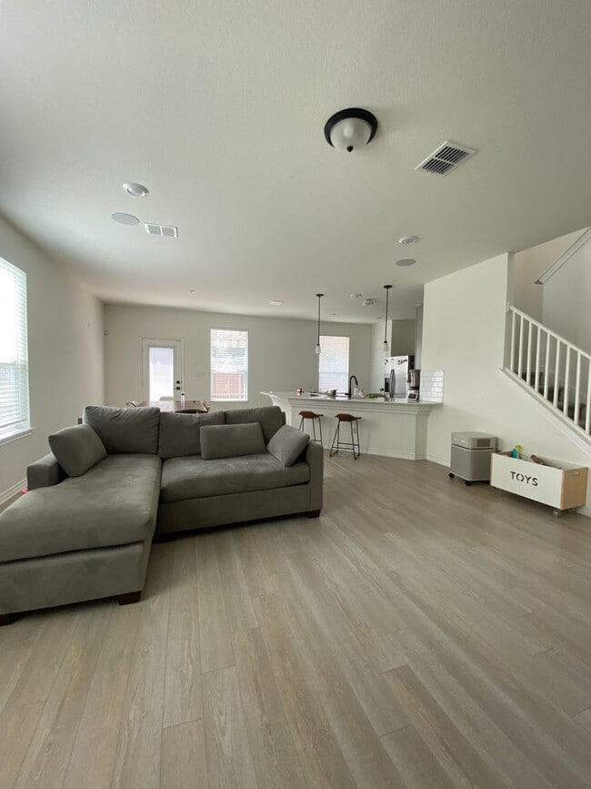 Building Photo - Move in Ready 3 BD/2.5 BA with a Garage Mi...