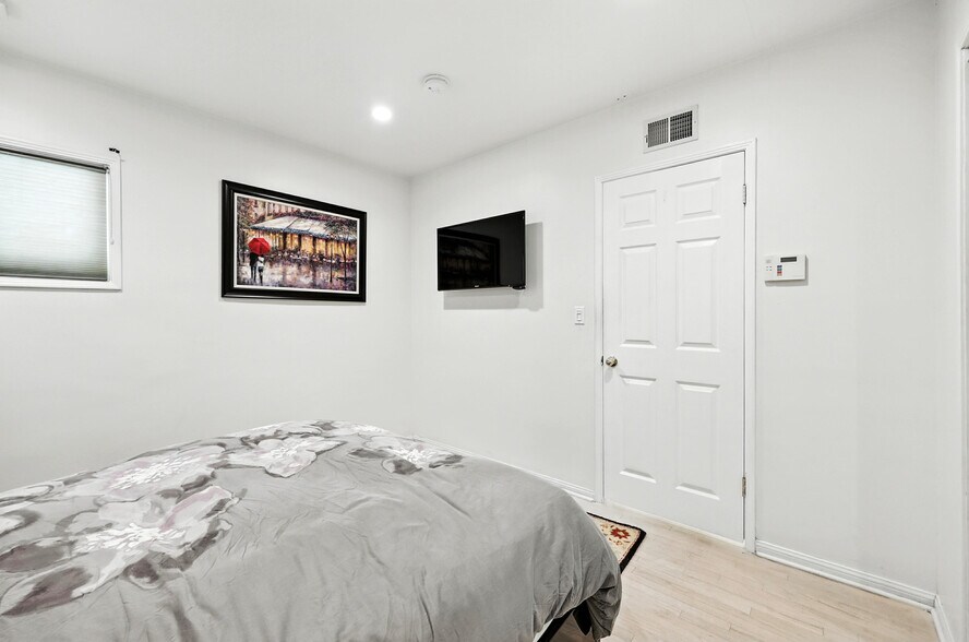 Building Photo - 22101 Buenaventura St