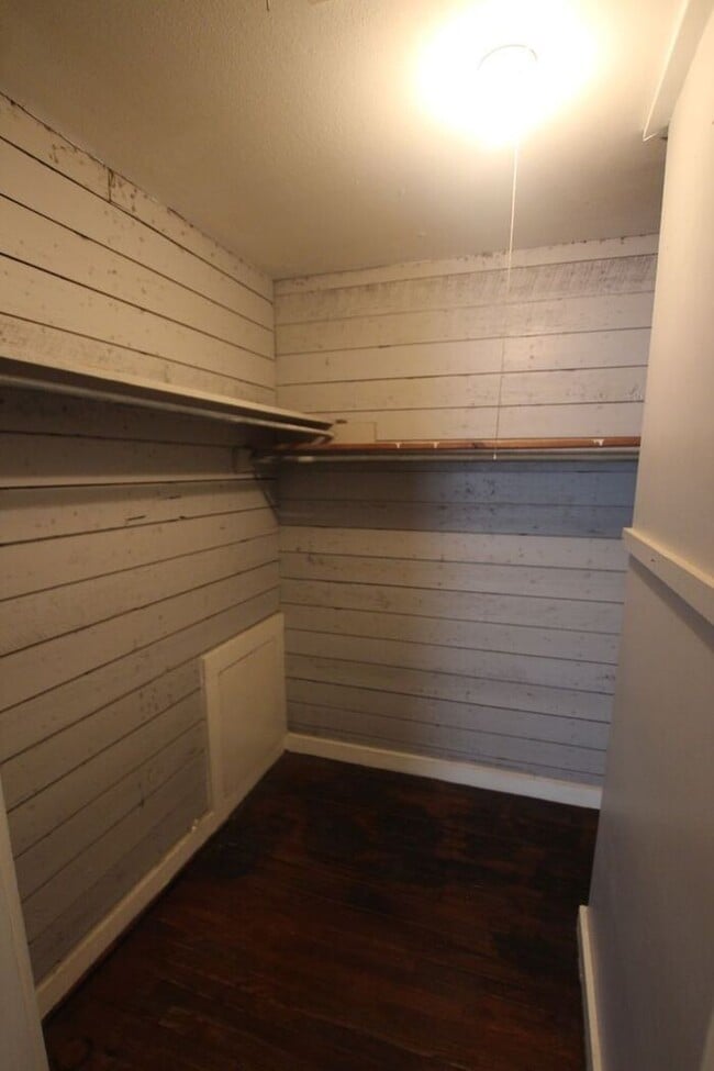 Building Photo - Available! 1 Bedroom 1 Bathroom Apartment close to Downtown Tyler!