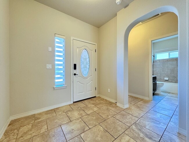 Building Photo - West El Paso 4 bed Refrig A/C