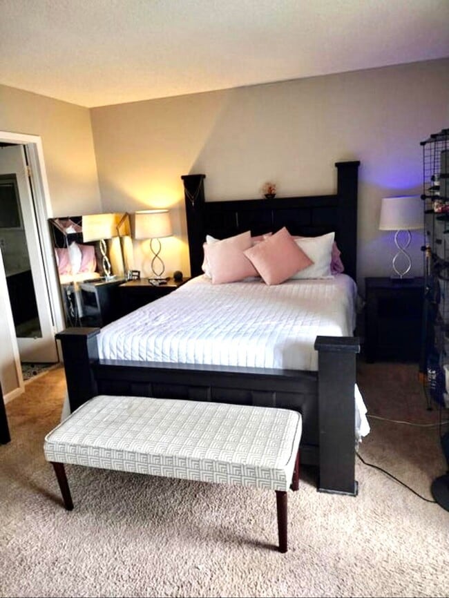 Building Photo - 209 Suffolk F