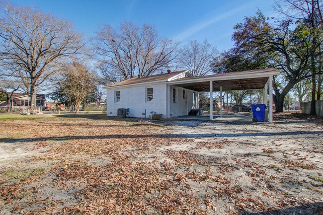 Building Photo - 2615 Warm Ave