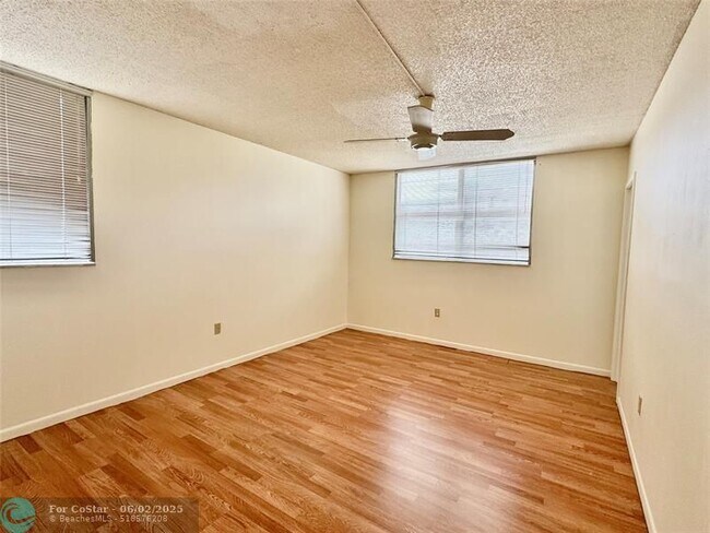 Building Photo - 1810 N Lauderdale Ave