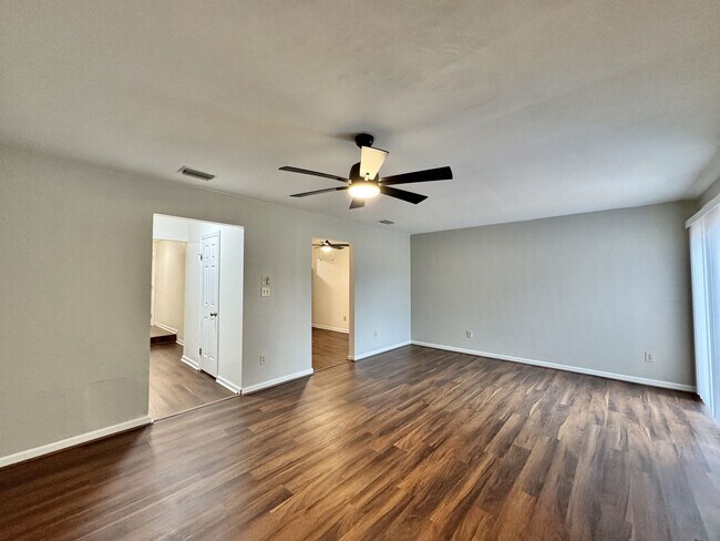 Building Photo - Glenleigh 1st-time Rental! Pet-Friendly, End-Unit Townhome, Cul-De-Sac with HUGE fenced backyard!