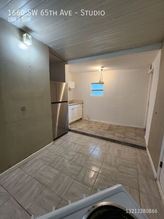 Building Photo - 1660 SW 65th Ave