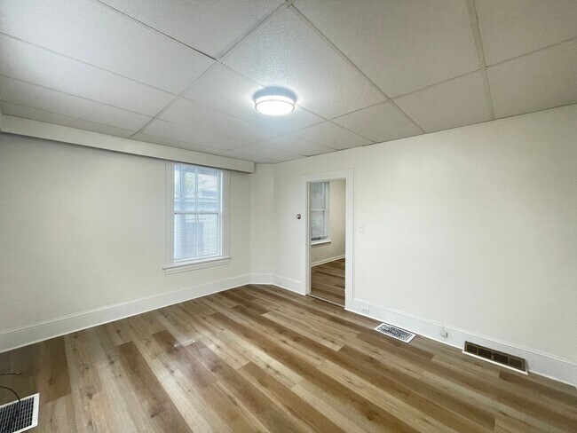 Building Photo - 475 Wilson St