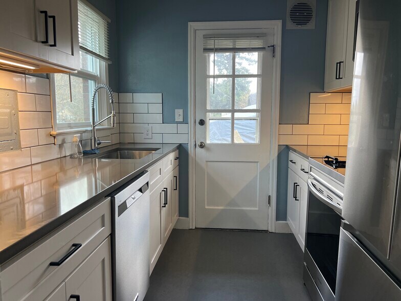 Brand new kitchen - 5536 N Maryland Ave