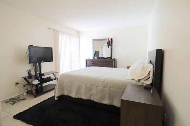 Building Photo - Welcome to this stunning  Unfurnished 2-bedroom, 2-bathroom home centrally Located!