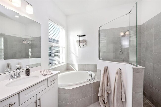 Building Photo - 17380 Jadestone Ct