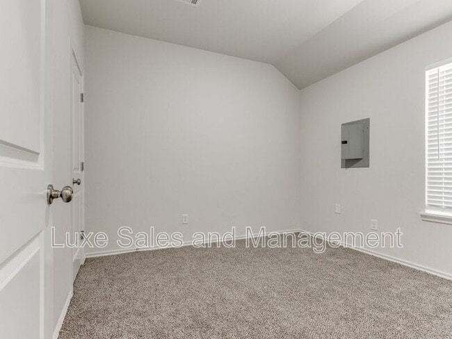 Building Photo - 1541 Pavy Pkwy