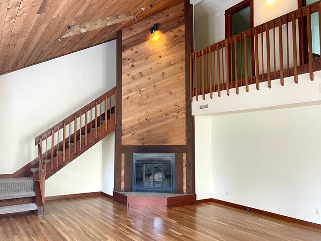 Building Photo - Bainbridge Island charmer ....delightfully...