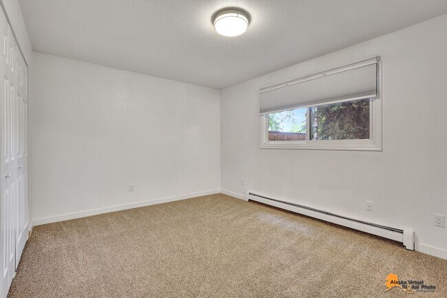 Building Photo - 1102 Broaddus St