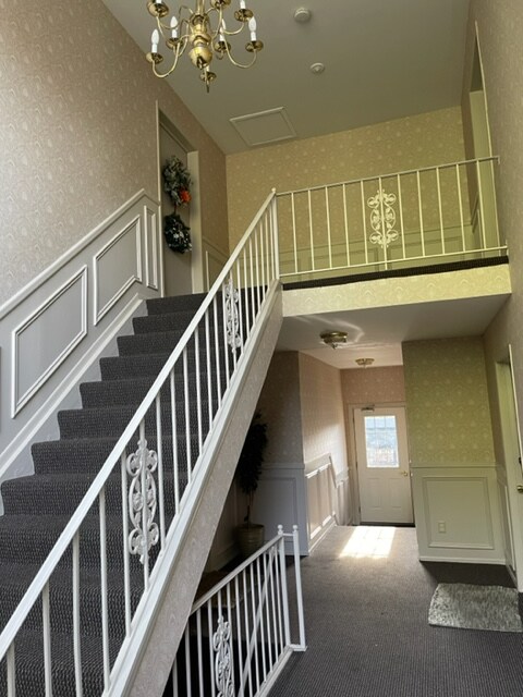 Building Photo - 625 E Fox Hills Dr