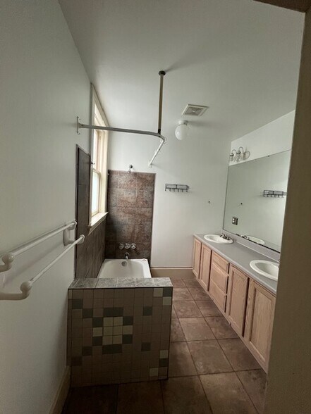 Bathroom 1 - 1440 21st Ave