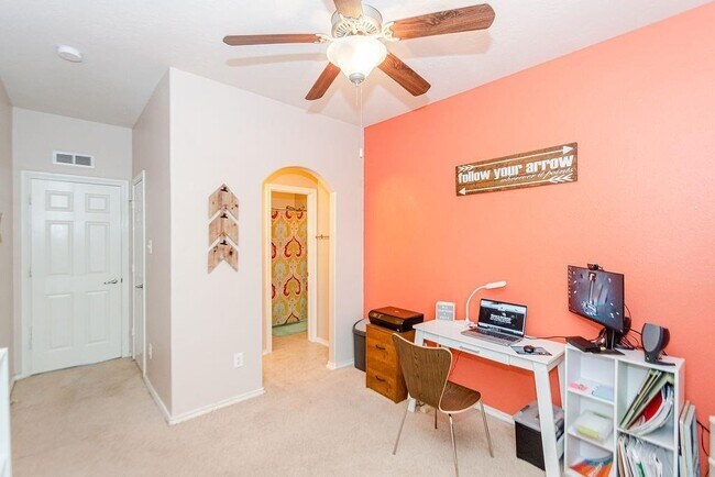 Building Photo - May Pine Court, Rosharon, TX 77583 - 4 BR 2 BA single-family home