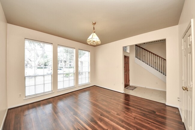 Building Photo - 1607 Parkview Ln