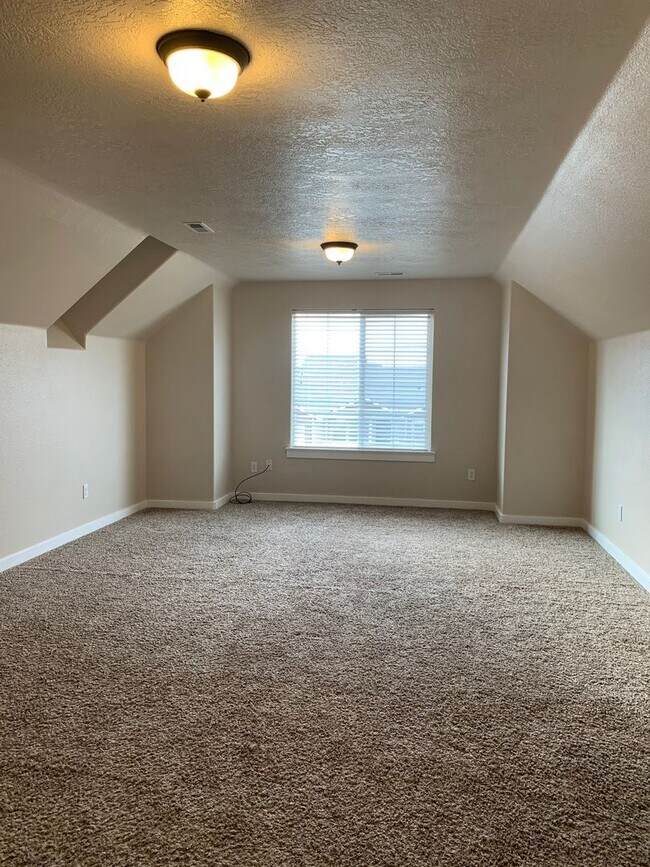 Building Photo - 10600 Avalon St