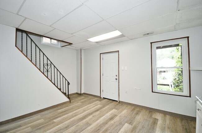 Building Photo - 303 N Holland Ave