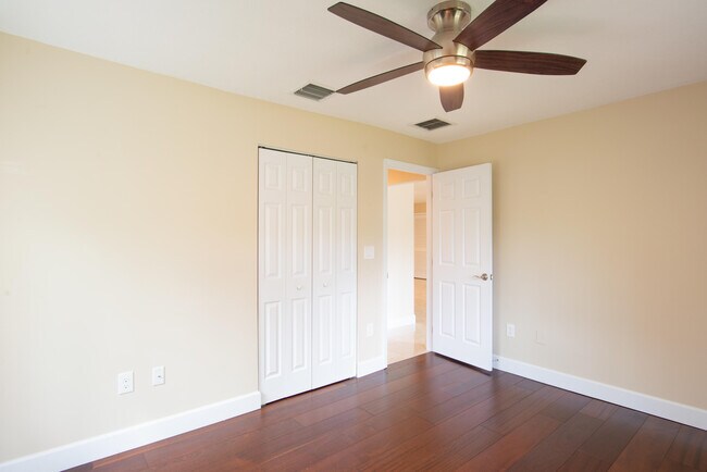 Building Photo - 364 Orange Way