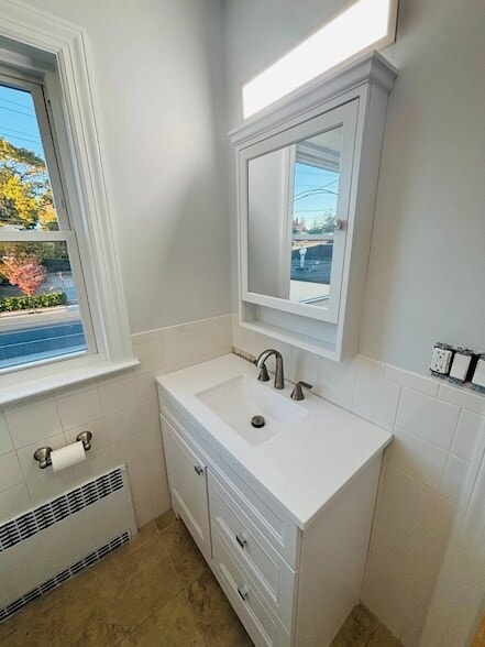 Building Photo - 45 Glen Head Rd