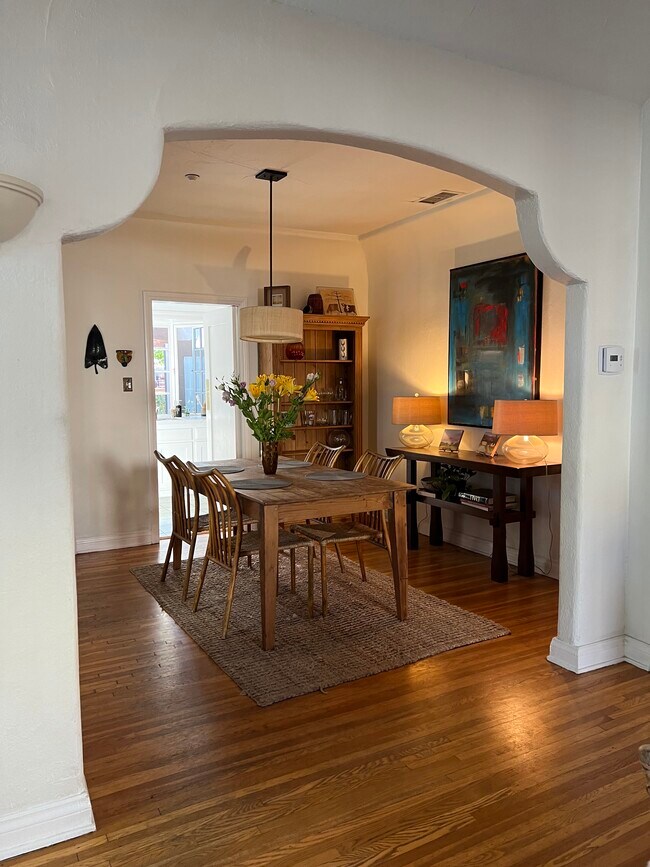 Building Photo - 9639 Farragut Dr