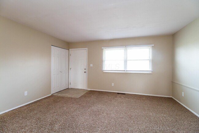 Building Photo - 1880 Queensrowe Pl