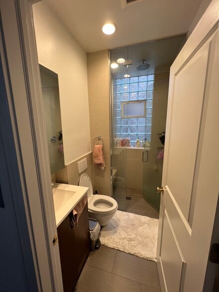 Building Photo - 2111 N Dayton St