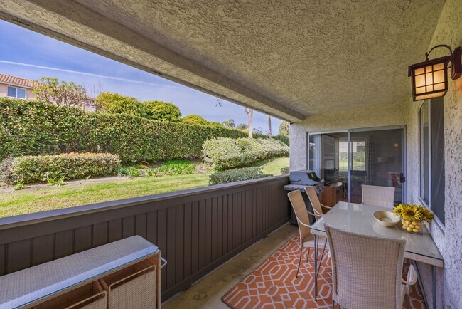 Building Photo - Long-Term | Vacation Rental | Laguna Beach