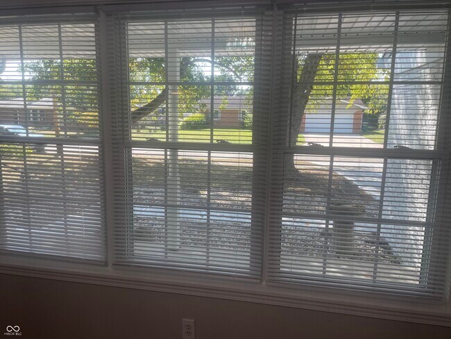 Building Photo - 1416 Miami Ct S