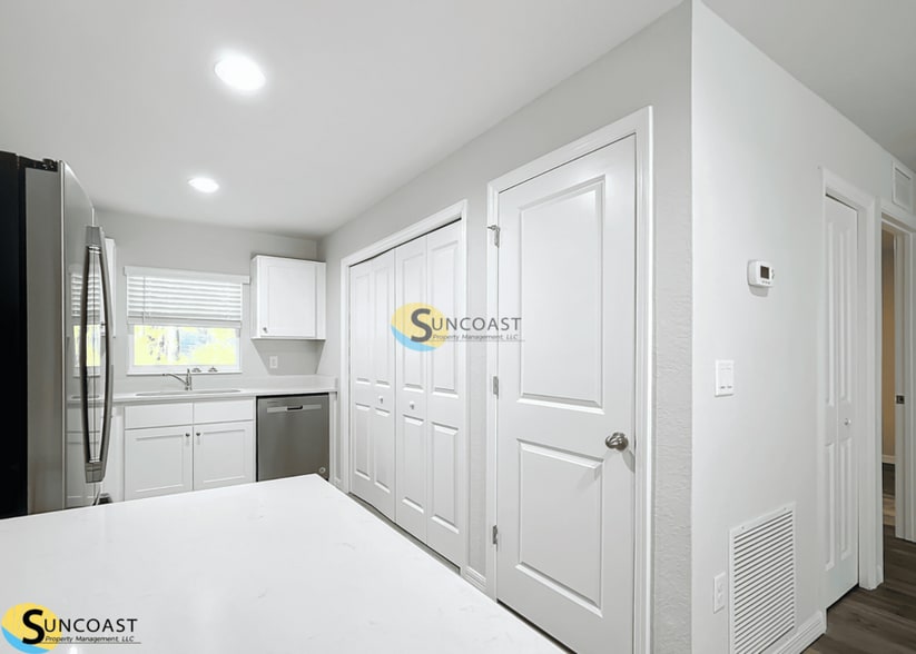 Building Photo - 9370 N Peachtree Way