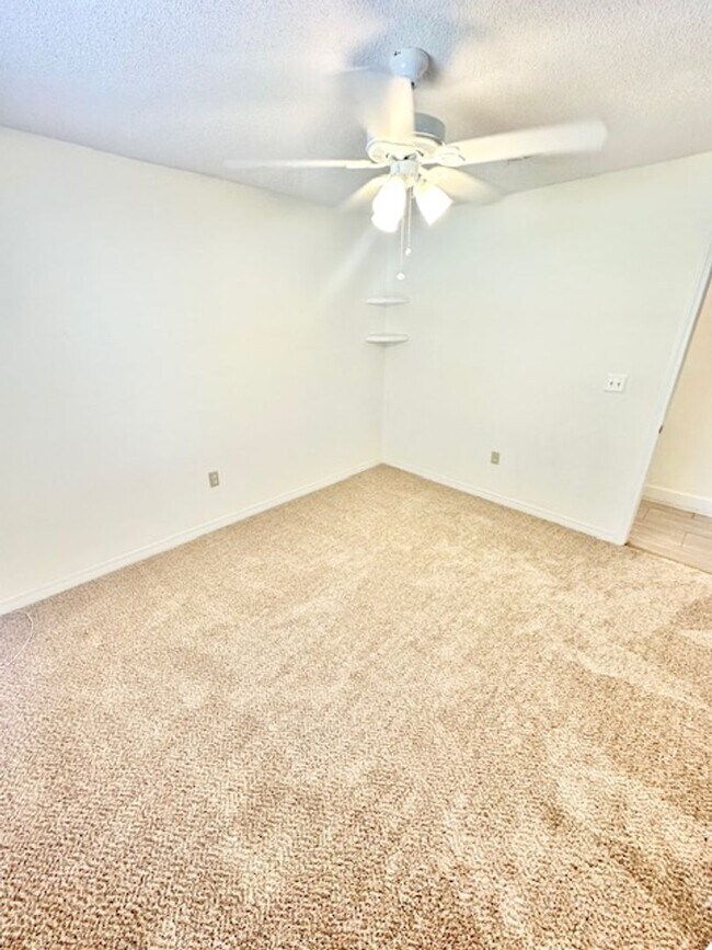Building Photo - 1315 Forest Shore Dr