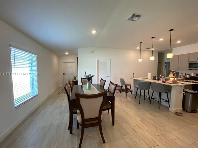 Building Photo - 11060 Middle Strm Dr