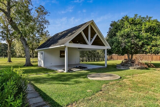 Building Photo - 5511 Greentree Dr