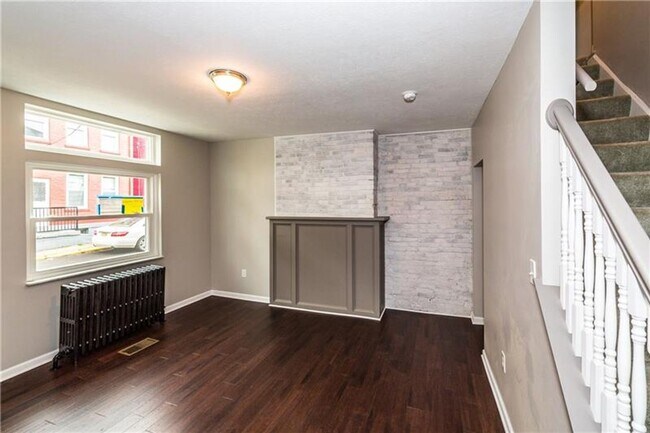 Building Photo - Beautiful 2 bed, 2.5 bath luxury home in S...