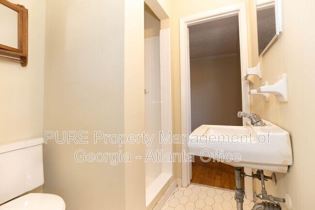Building Photo - 951 Majesty Ln