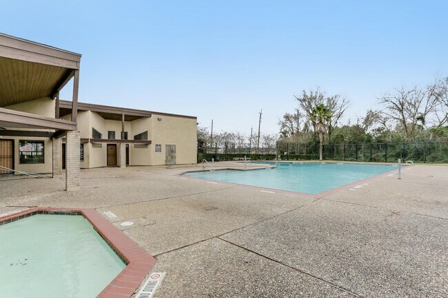 Building Photo - 2146 Greenbriar Colony Dr