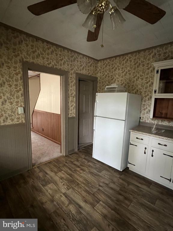 Building Photo - 303 S Baltimore St