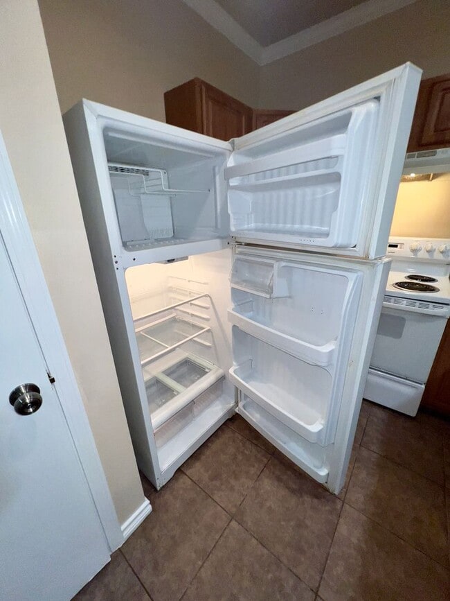 Building Photo - Beautiful Town Home in the Heart of San Antonio