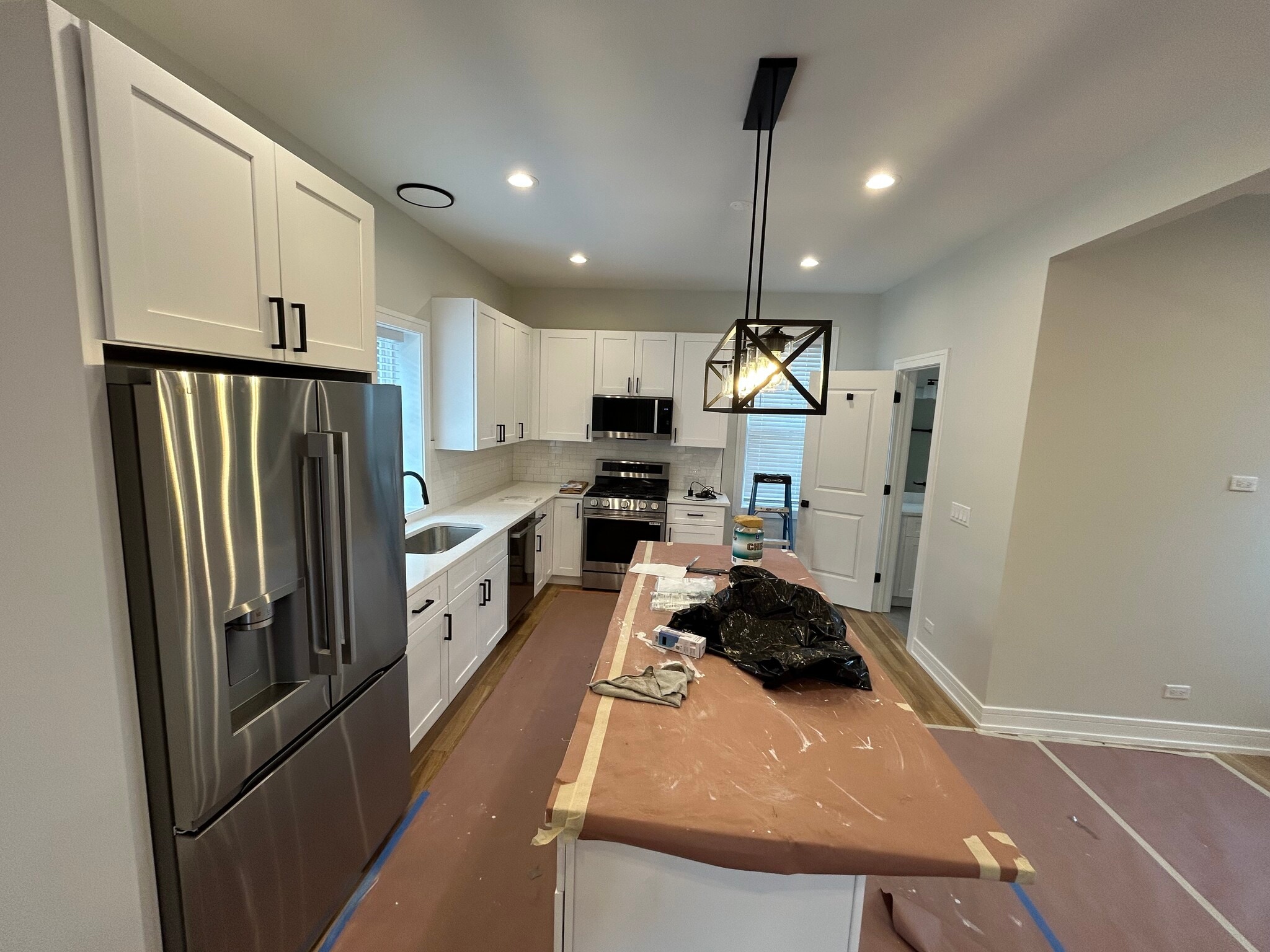 Building Photo - 858 N Paulina St