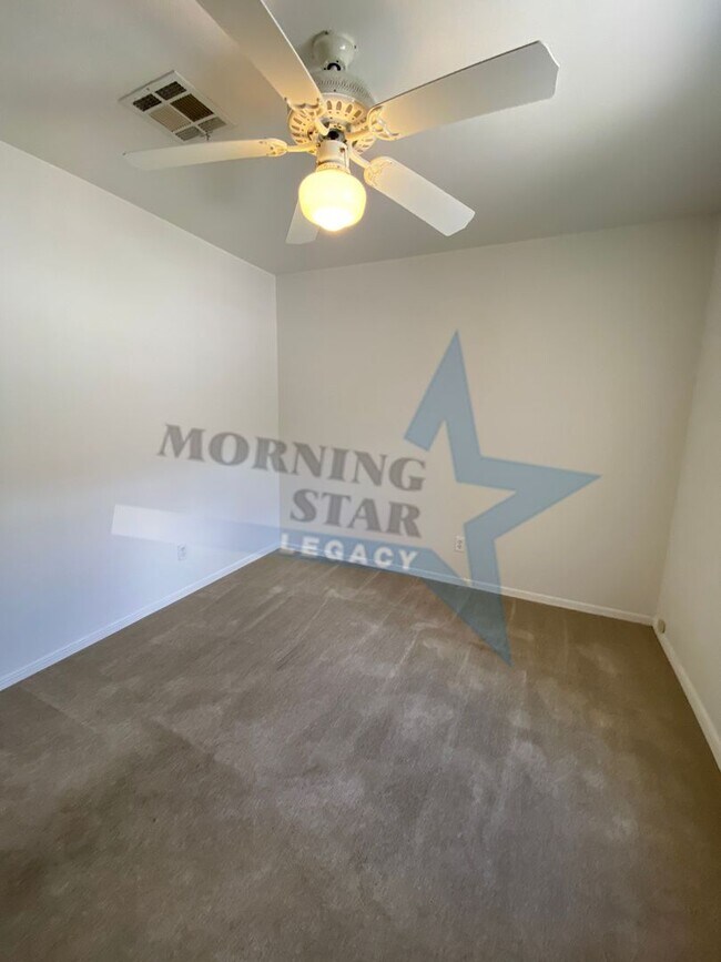 Building Photo - 703 City View Dr