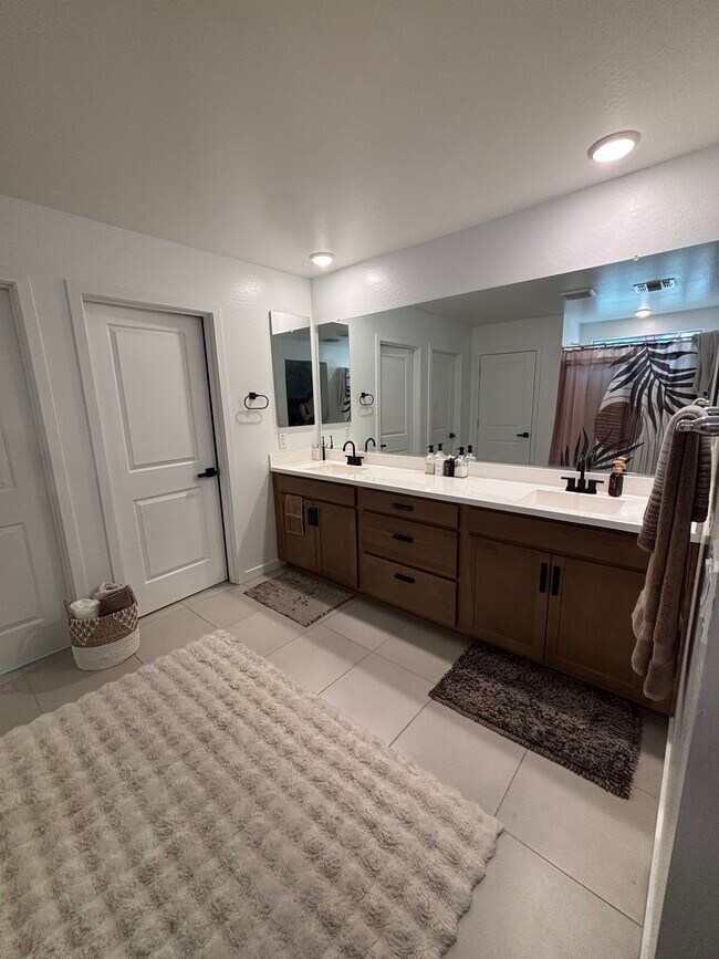 Building Photo - 23406 W Winslow Ave