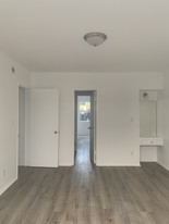 Building Photo - 13847 Burbank Blvd