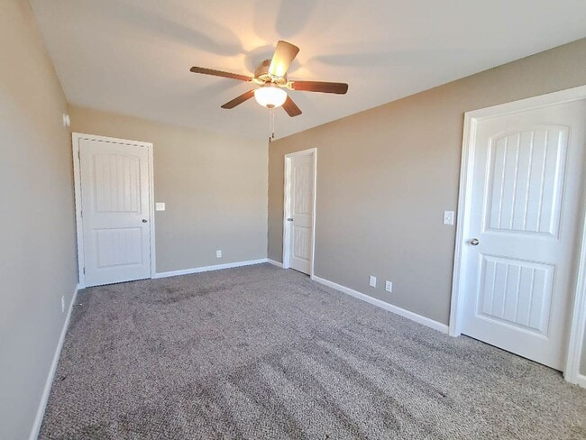 Building Photo - Pet Friendly Two Bedroom!