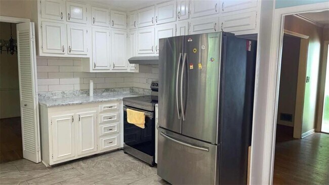 Building Photo - 416 Barbashela Dr