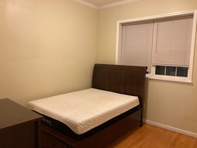 Building Photo - 52 Franklin St